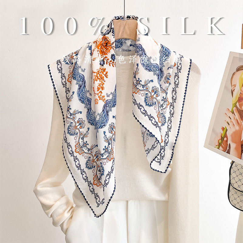 Luxury Bags China - ผ้าพันคอไหมแท้ 100% ลายดอกไม้บาโรกสไตล์เรโทร ขนาด 70 ซม.