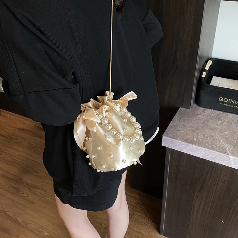 กระเป๋าสะพายไหล่ดีไซน์ประดับลู - Luxury Bags On Sales บทวิจารณ์และราคา